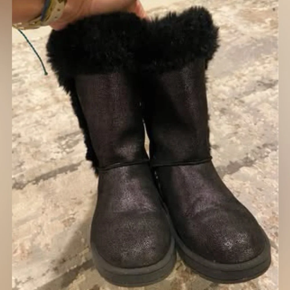 Black metallic boots, girls 3